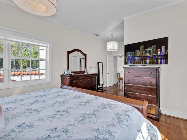 2153 SW 13th St, Miami FL 33145