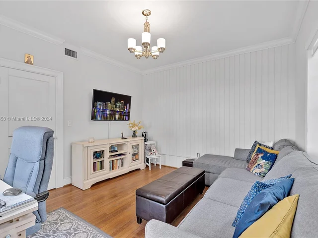 2153 SW 13th St, Miami FL 33145