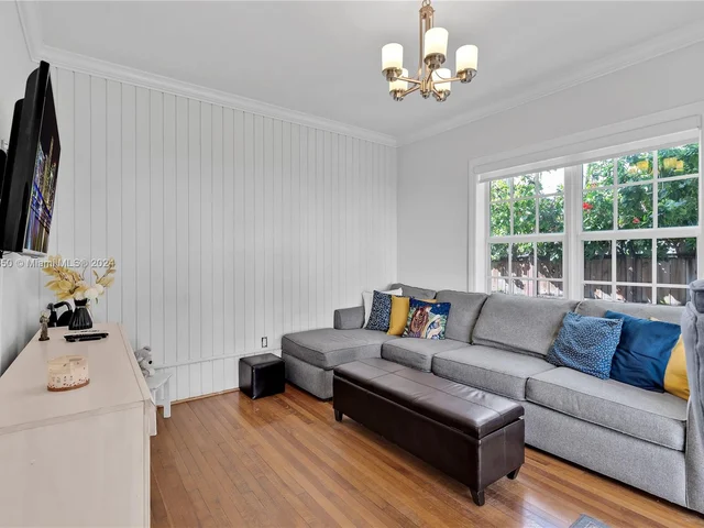 2153 SW 13th St, Miami FL 33145