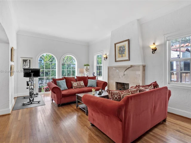 2153 SW 13th St, Miami FL 33145