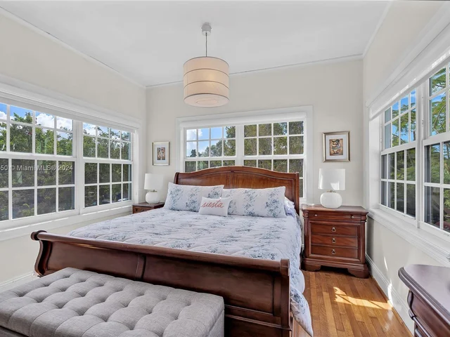 2153 SW 13th St, Miami FL 33145