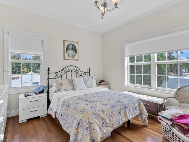 2153 SW 13th St, Miami FL 33145