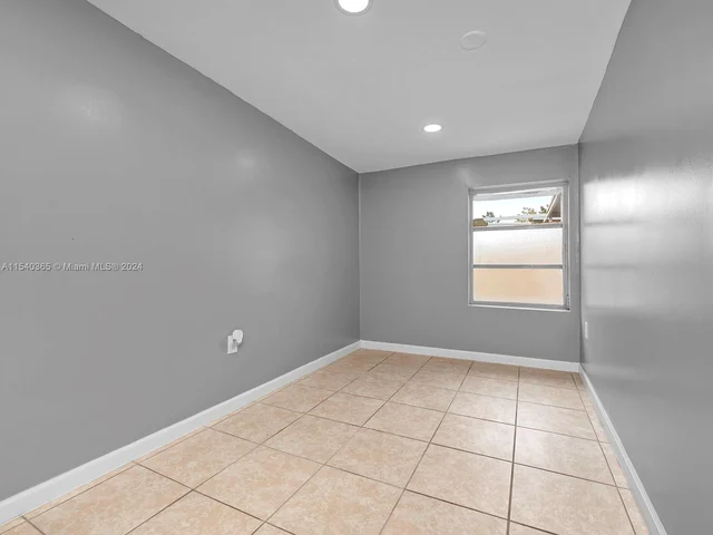 5808 NW 20th St, Margate FL 33063