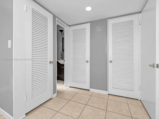 5808 NW 20th St, Margate FL 33063