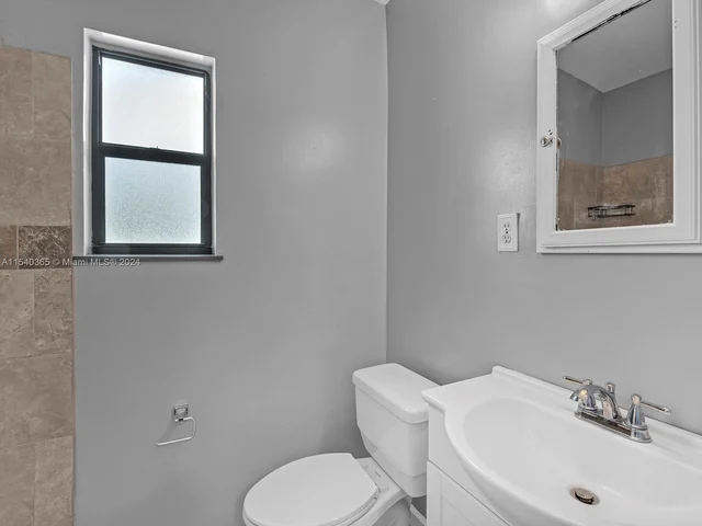 5808 NW 20th St, Margate FL 33063