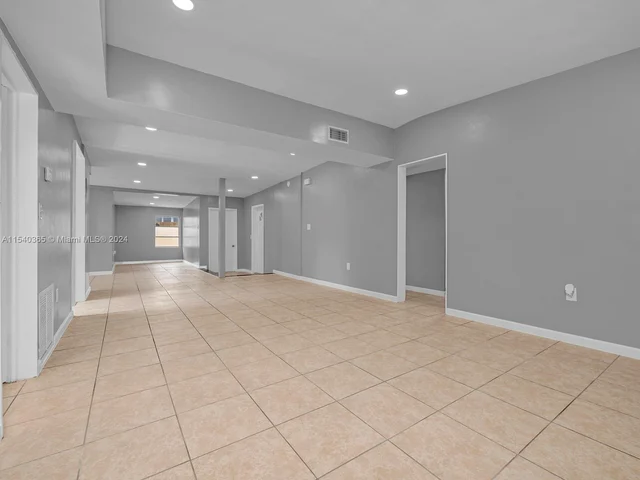 5808 NW 20th St, Margate FL 33063