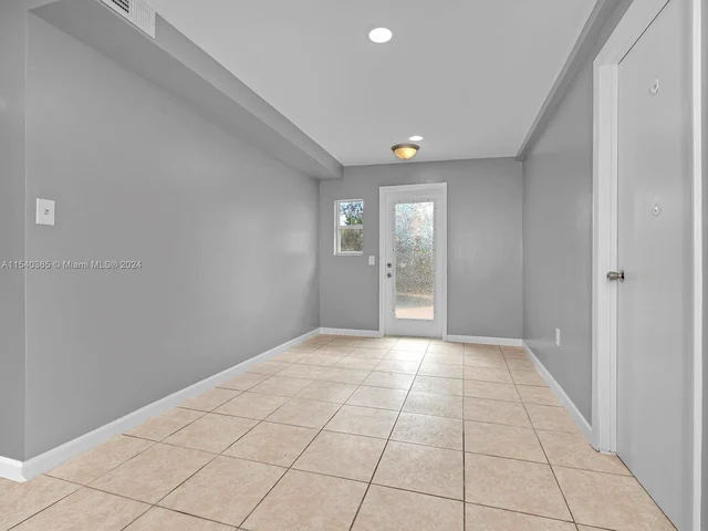 5808 NW 20th St, Margate FL 33063