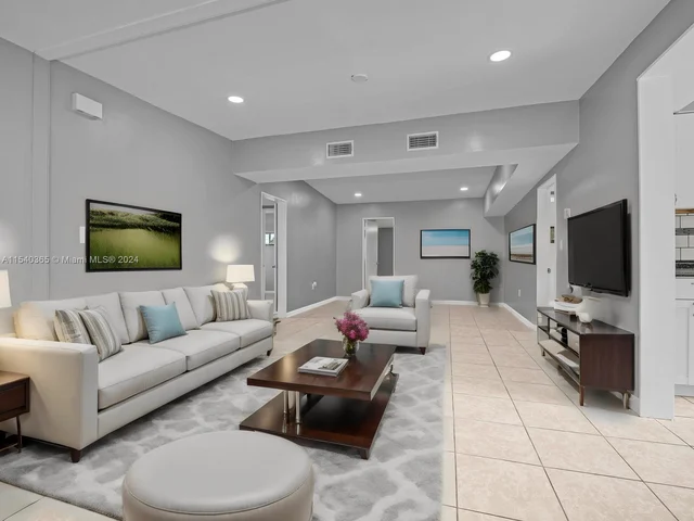 5808 NW 20th St, Margate FL 33063