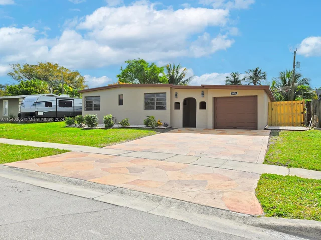 5808 NW 20th St, Margate FL 33063