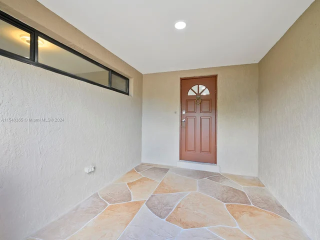 5808 NW 20th St, Margate FL 33063