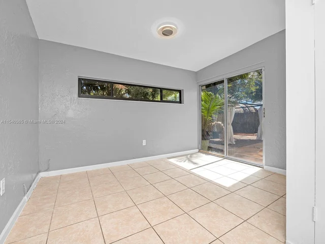 5808 NW 20th St, Margate FL 33063