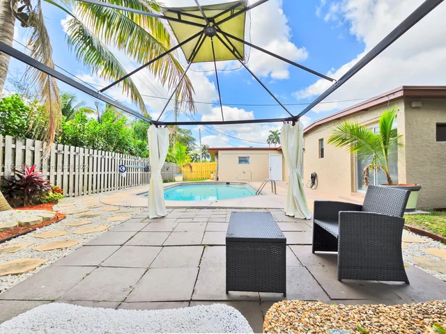 5808 NW 20th St, Margate FL 33063