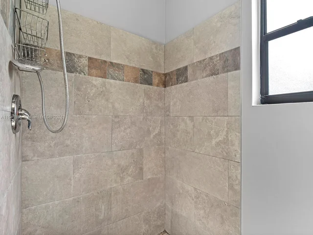 5808 NW 20th St, Margate FL 33063