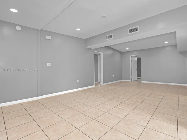 5808 NW 20th St, Margate FL 33063