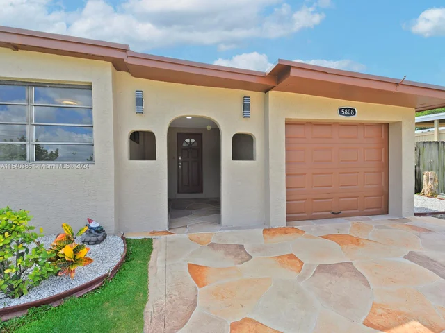 5808 NW 20th St, Margate FL 33063