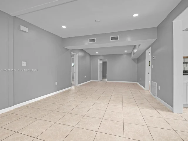 5808 NW 20th St, Margate FL 33063