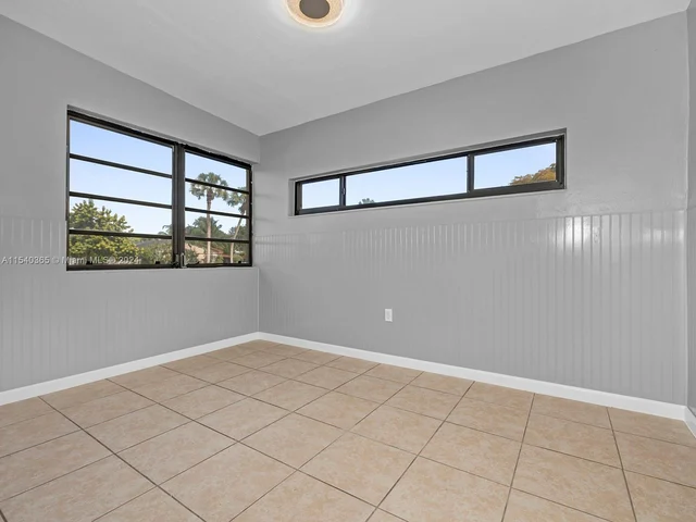 5808 NW 20th St, Margate FL 33063