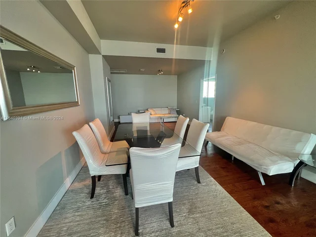 888 Biscayne Blvd # 5504, Miami FL 33132