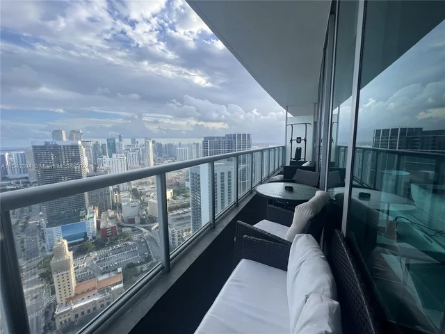 888 Biscayne Blvd # 5504, Miami FL 33132