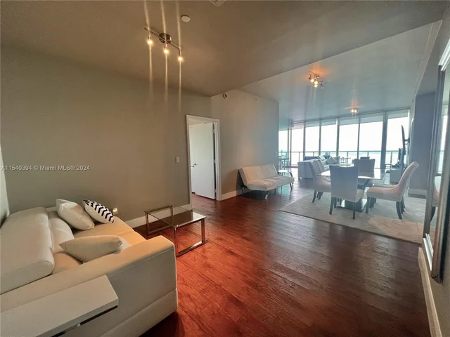 888 Biscayne Blvd # 5504, Miami FL 33132