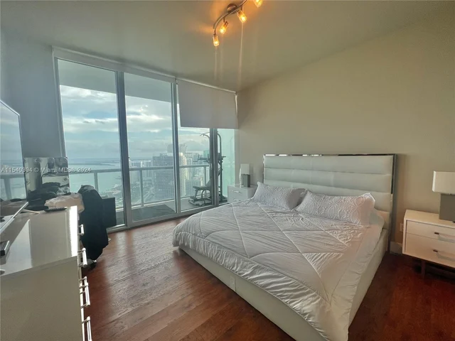 888 Biscayne Blvd # 5504, Miami FL 33132