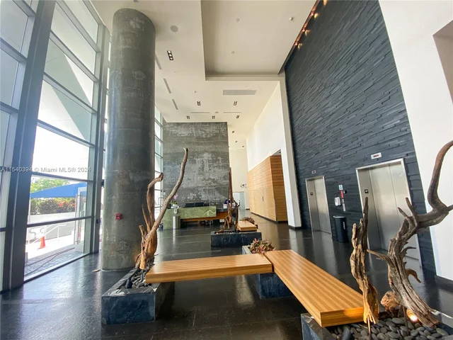 888 Biscayne Blvd # 5504, Miami FL 33132