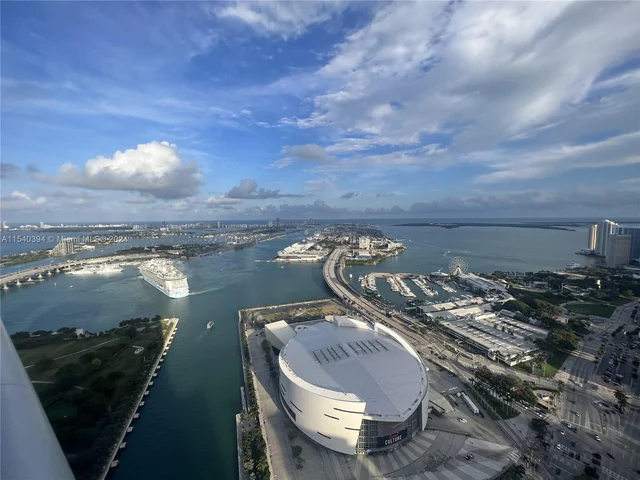 888 Biscayne Blvd # 5504, Miami FL 33132