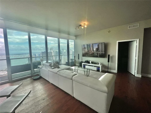 888 Biscayne Blvd # 5504, Miami FL 33132