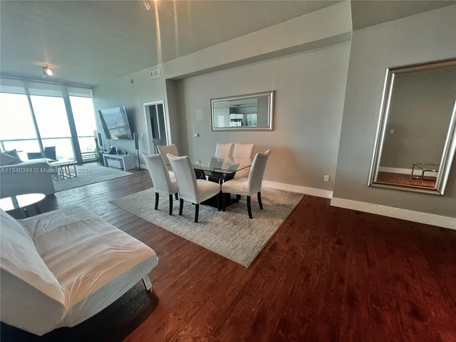 888 Biscayne Blvd # 5504, Miami FL 33132