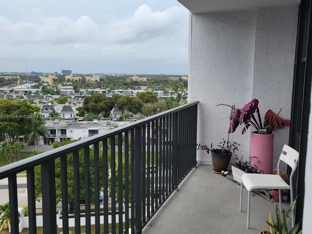 800 Parkview Dr # 930, Hallandale Beach FL 33009