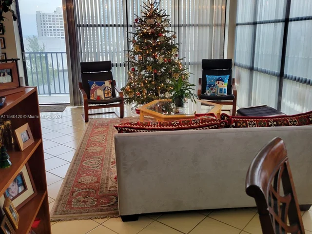 800 Parkview Dr # 930, Hallandale Beach FL 33009