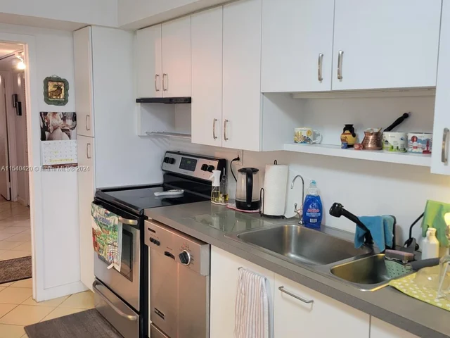 800 Parkview Dr # 930, Hallandale Beach FL 33009