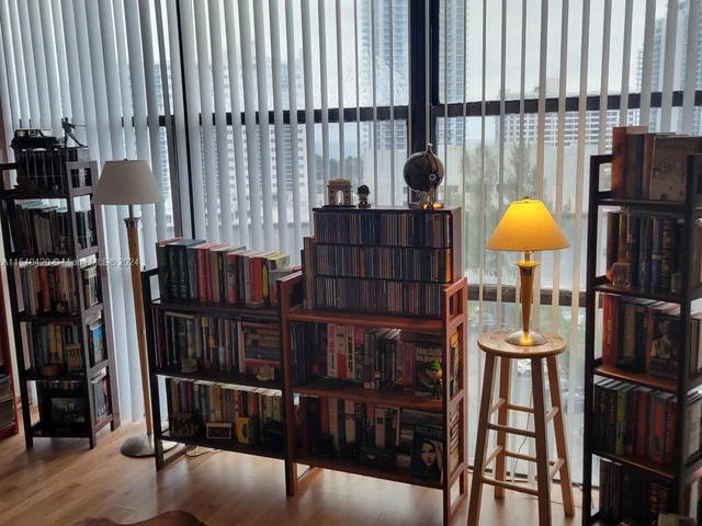 800 Parkview Dr # 930, Hallandale Beach FL 33009