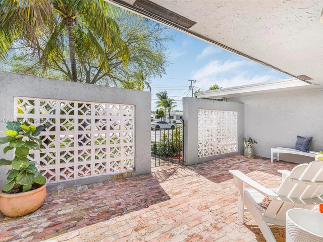 421 SW 18th St, Pompano Beach FL 33060