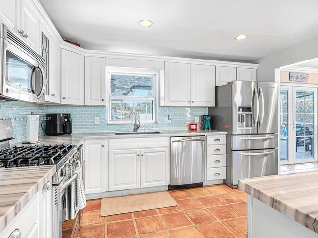 421 SW 18th St, Pompano Beach FL 33060