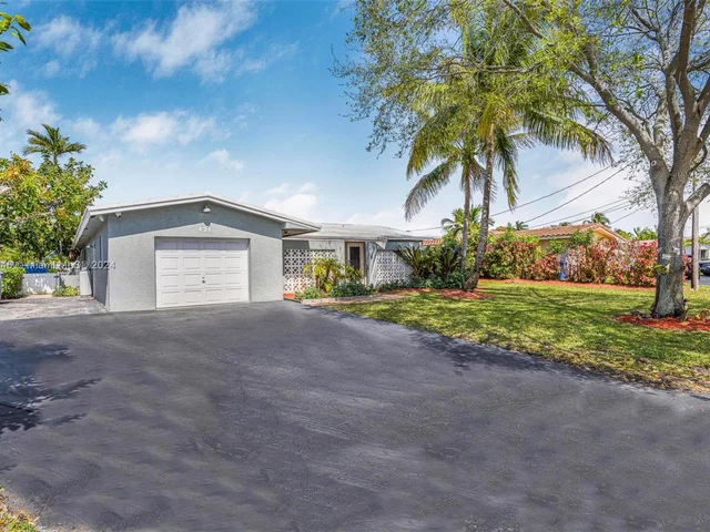 421 SW 18th St, Pompano Beach FL 33060