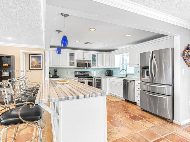 421 SW 18th St, Pompano Beach FL 33060