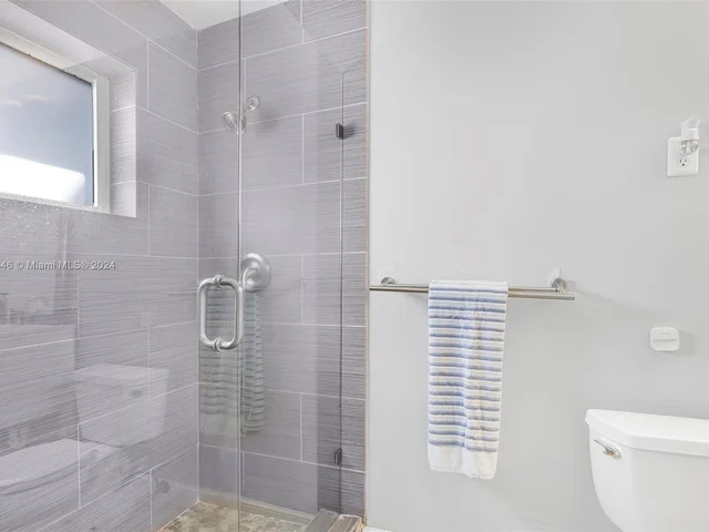 421 SW 18th St, Pompano Beach FL 33060