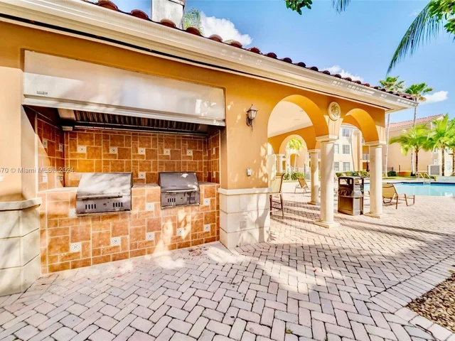 6831 SW 44th St # 305, Miami FL 33155