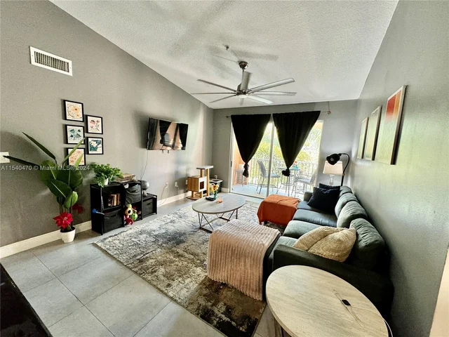 6831 SW 44th St # 305, Miami FL 33155