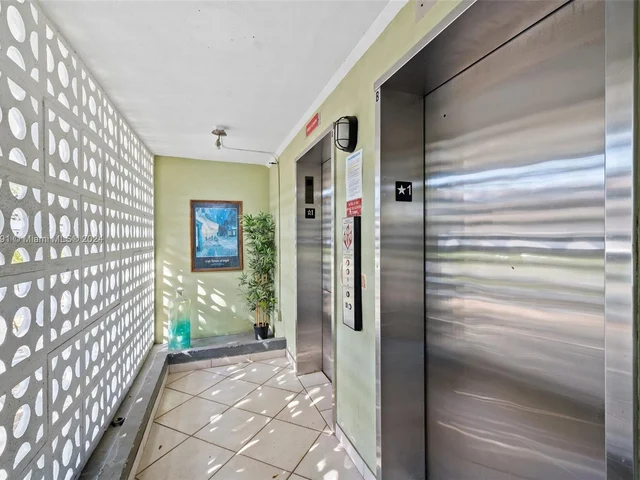 1425 Arthur St # 212B, Hollywood FL 33020