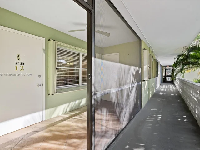 1425 Arthur St # 212B, Hollywood FL 33020