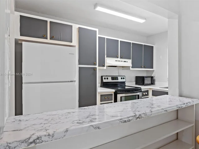 1425 Arthur St # 212B, Hollywood FL 33020