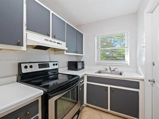 1425 Arthur St # 212B, Hollywood FL 33020