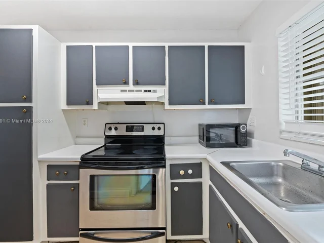 1425 Arthur St # 212B, Hollywood FL 33020