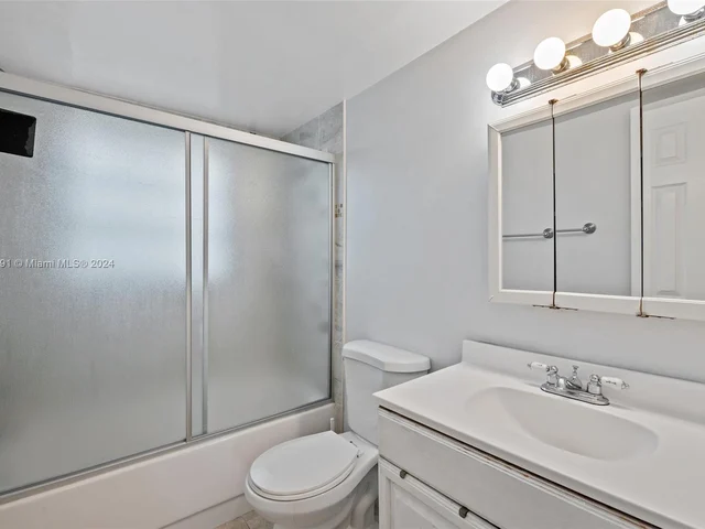 1425 Arthur St # 212B, Hollywood FL 33020