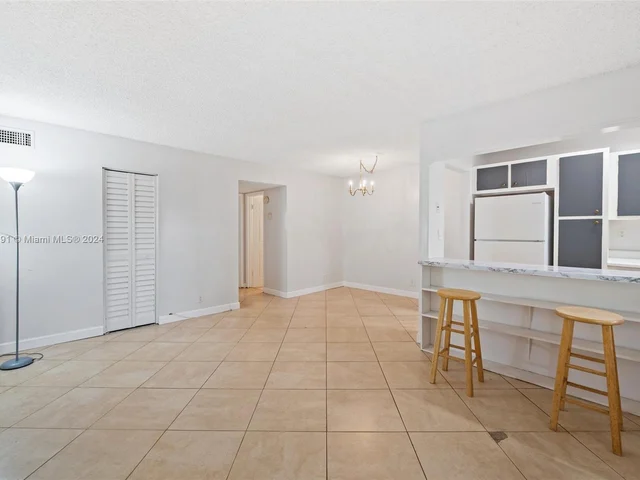 1425 Arthur St # 212B, Hollywood FL 33020