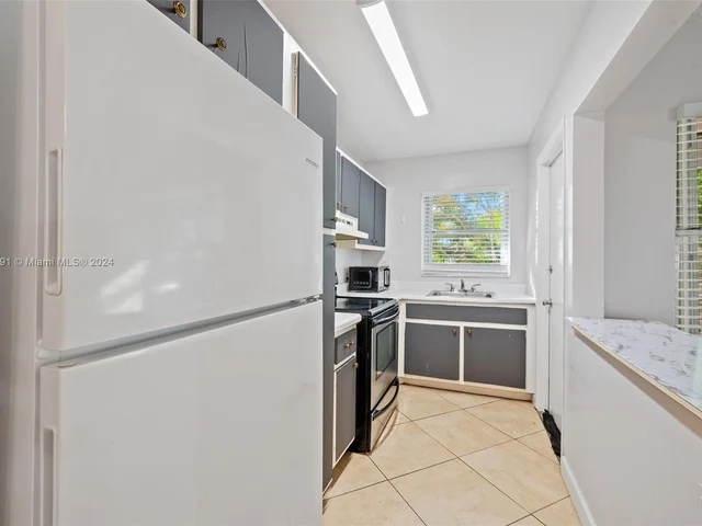 1425 Arthur St # 212B, Hollywood FL 33020