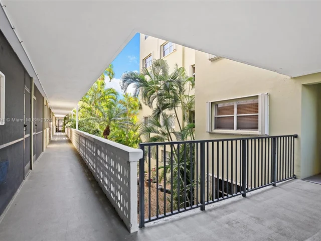 1425 Arthur St # 212B, Hollywood FL 33020