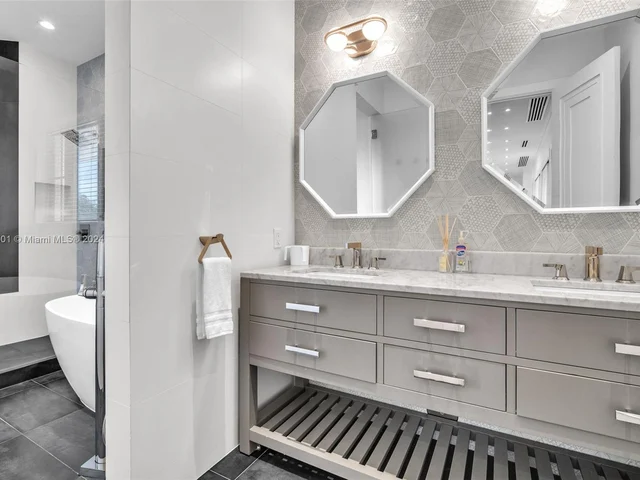 1100 NE 180th Ter, North Miami Beach FL 33162